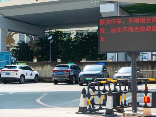 策略资本 @私家车车主，成都315个公交共享车位对外开放啦！